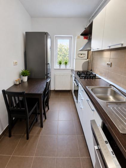 Apartament cu 2 camere semidecomandat, mobilat în 13 Septembrie