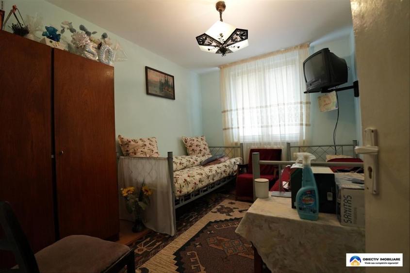 Apartament cu 3 camere semidecomandat în Dărmănești