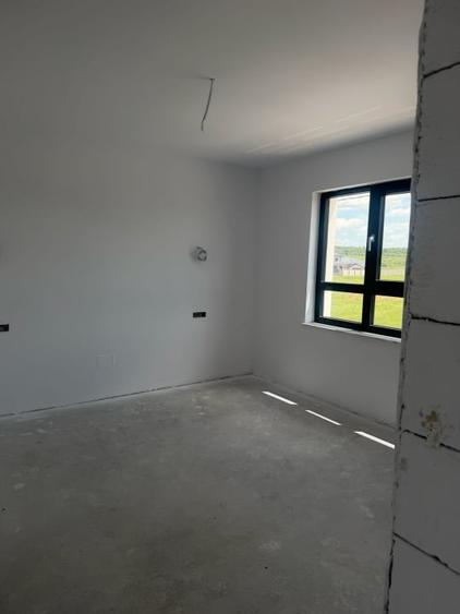Casă individuală cu 4 camere cu Canalizare în Cârcea
