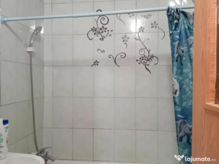 Apartament cu 3 camere decomandat în Micro 14