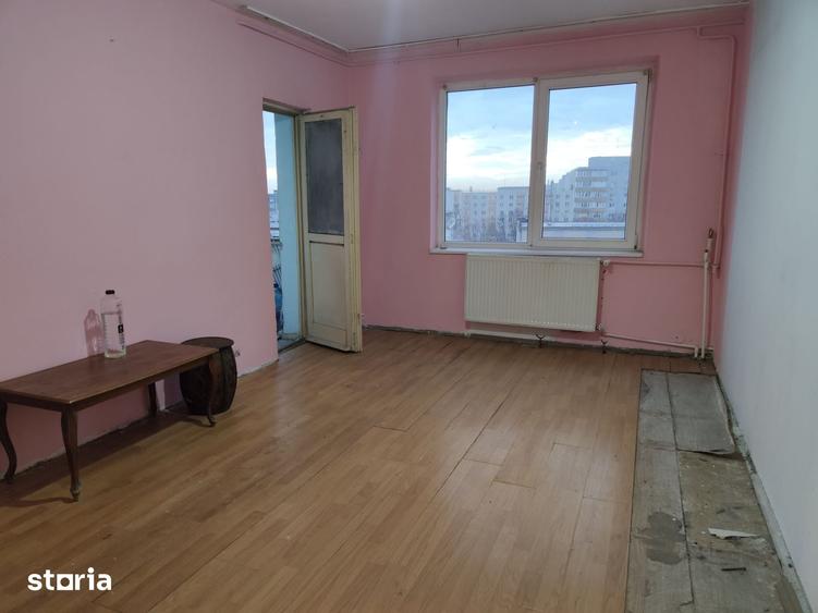 Apartament cu 3 camere decomandat în Rahova
