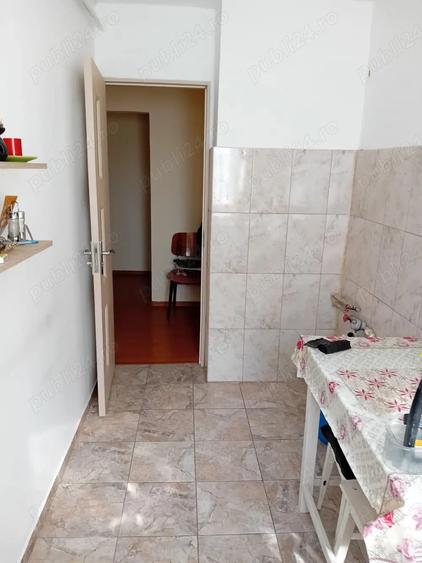 Apartament cu 3 camere decomandat în Micro 20