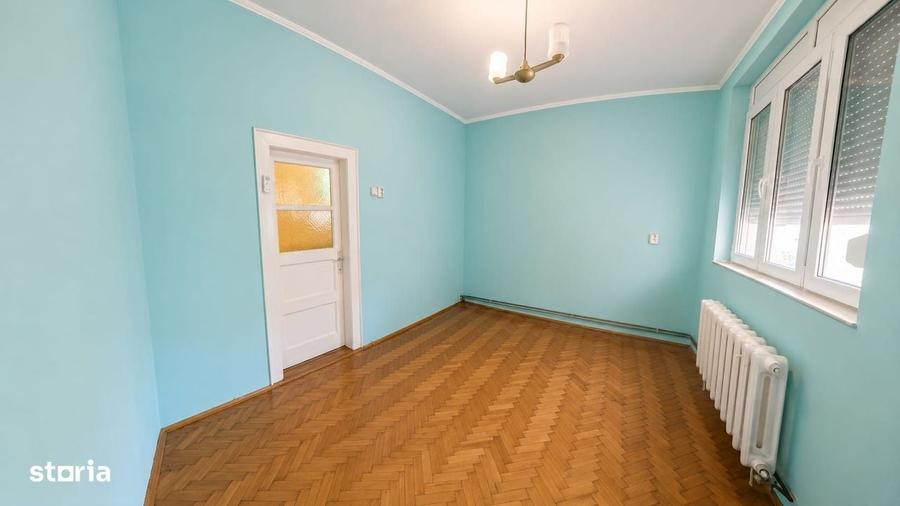 Casă cu 4 camere în Central