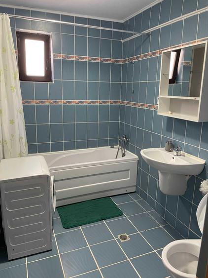 Apartament cu 3 camere decomandat în Florești