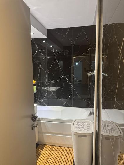 Apartament cu 3 camere decomandat, mobilat în Berceni