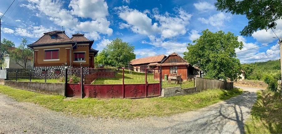 Casă cu Teren 900 Mp în Cacova Ierii