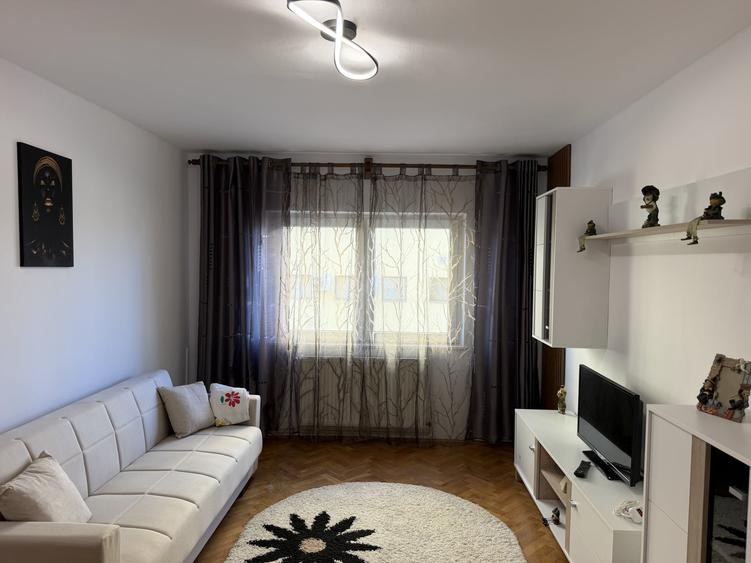 Apartament cu 2 camere semidecomandat, mobilat în Vasile Aaron