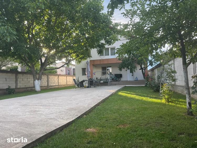Casă cu 7 camere cu Teren 1000 Mp în Central
