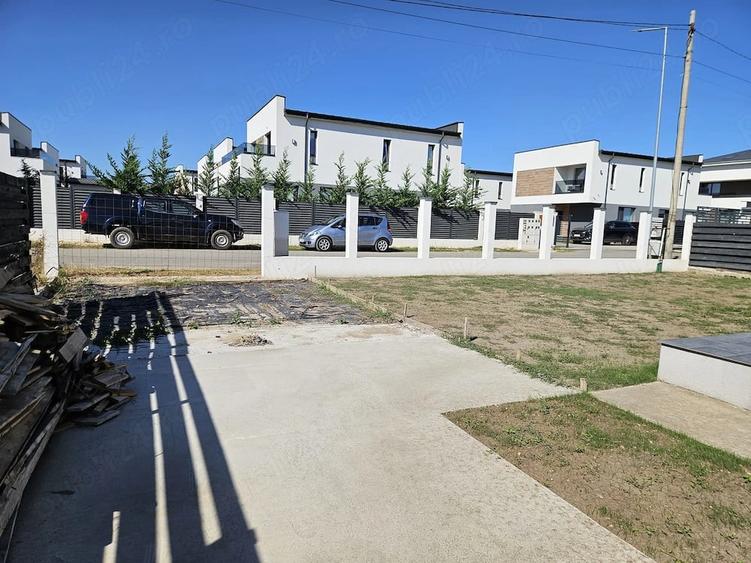 Casă cu Teren 350 Mp în Tunari