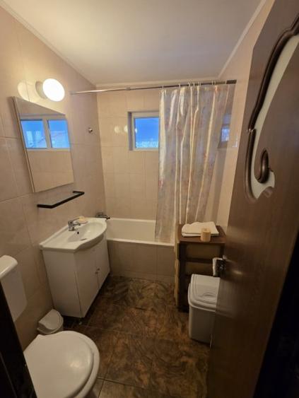 Apartament cu 3 camere semidecomandat, mobilat în Iancului