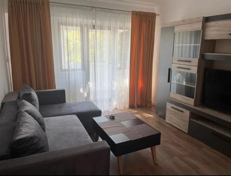 Apartament cu 3 camere decomandat, mobilat în Podul de Fier