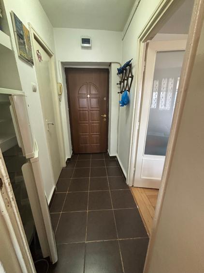 Apartament cu 2 camere semidecomandat în Grivița