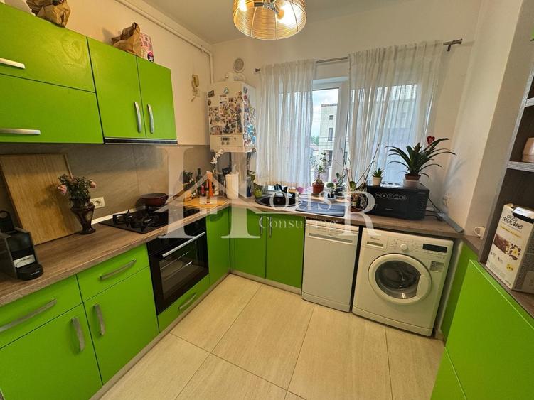 Apartament cu 3 camere decomandat, mobilat în Buziașului