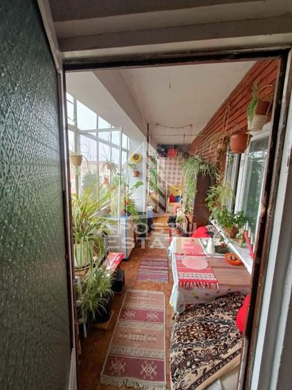 Apartament cu 4 camere decomandat, mobilat în Aradului