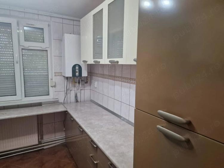 Apartament cu 3 camere decomandat în Mărăței