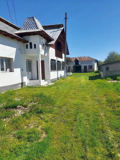 Casă cu 6 camere cu Teren 5400 Mp în Central