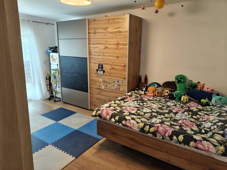 Apartament cu 4 camere decomandat în Bucovina