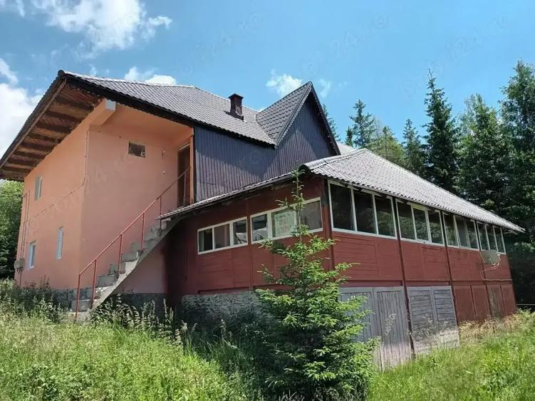 Casă cu 6 camere cu Teren 750 Mp în Central