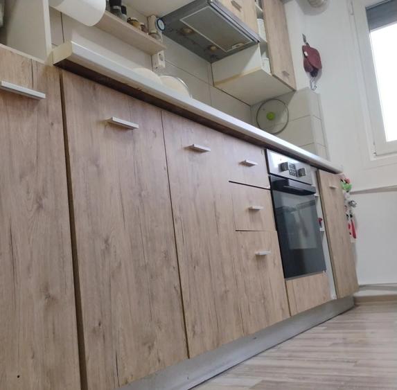 Apartament cu 3 camere semidecomandat în Brâncoveanu