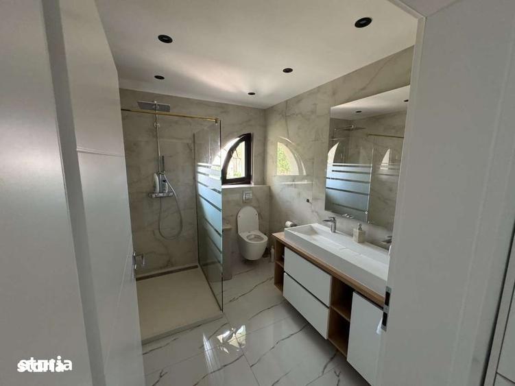 Casă cu 5 camere cu Teren 1213 Mp în Ostroveni