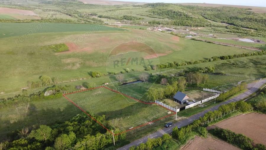 Teren de 3916 mp, în Herneacova