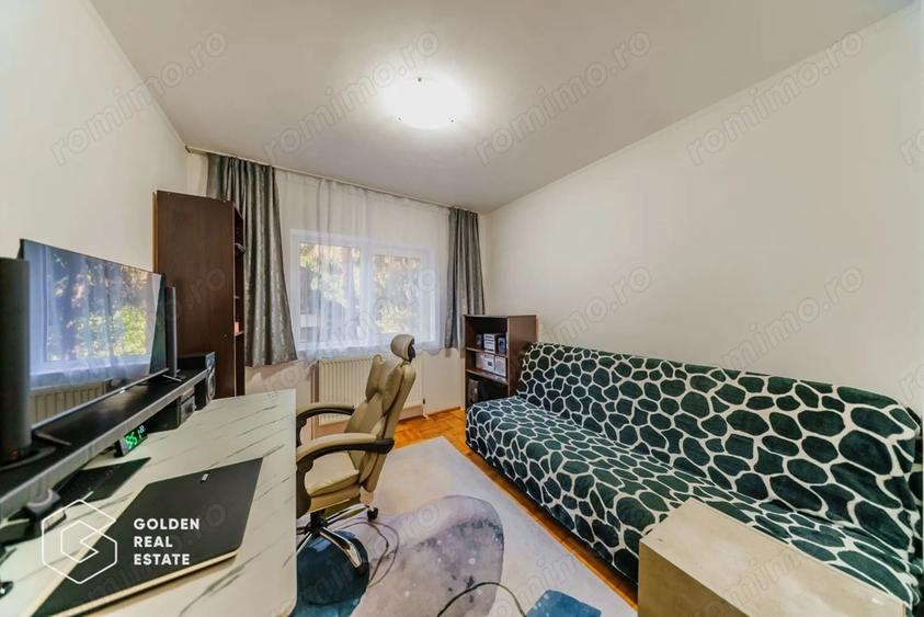 Apartament cu 5 camere decomandat în Micălaca