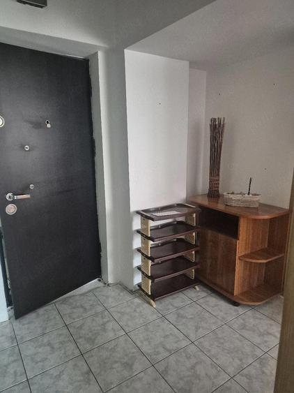 Apartament 2 camere foarte spatios, zona centrala Pucioasa - 2