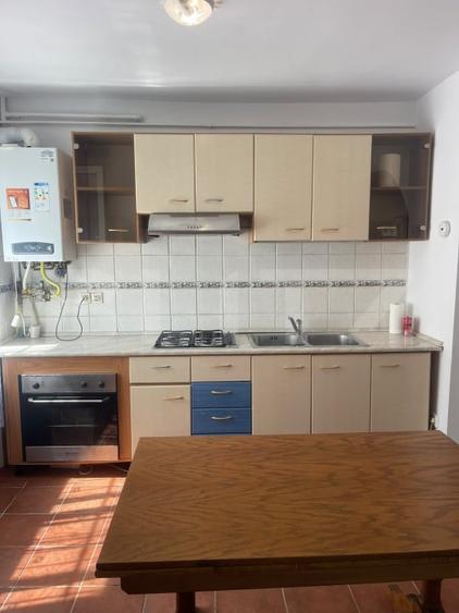 Apartament cu 2 camere semidecomandat, mobilat în Gheorgheni