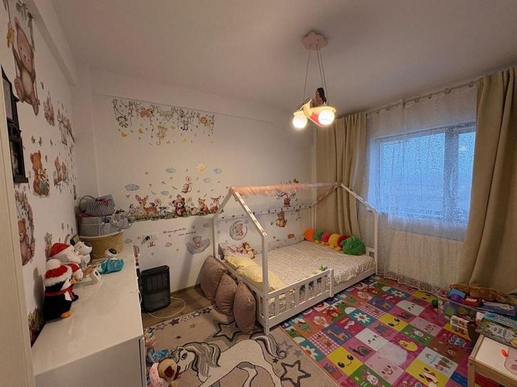 Apartament cu 3 camere decomandat în Preajba