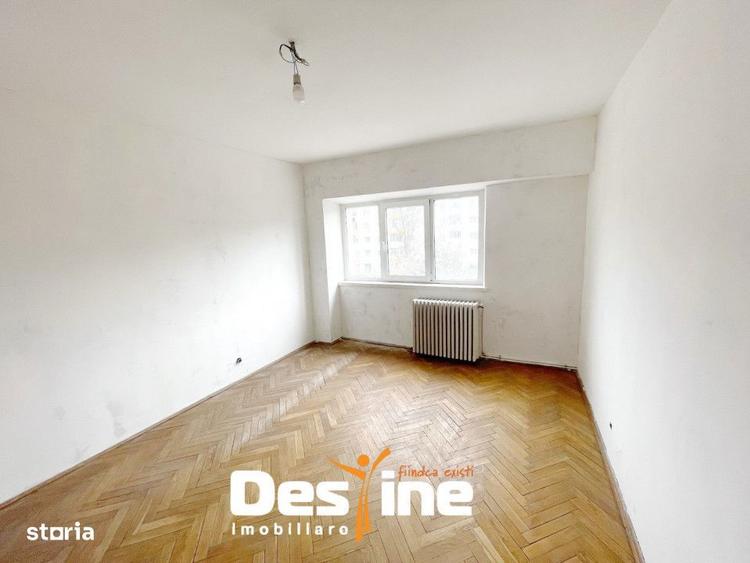 Apartament cu 4 camere decomandat în Galata