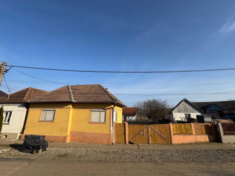 Casă cu 3 camere în Sâncel