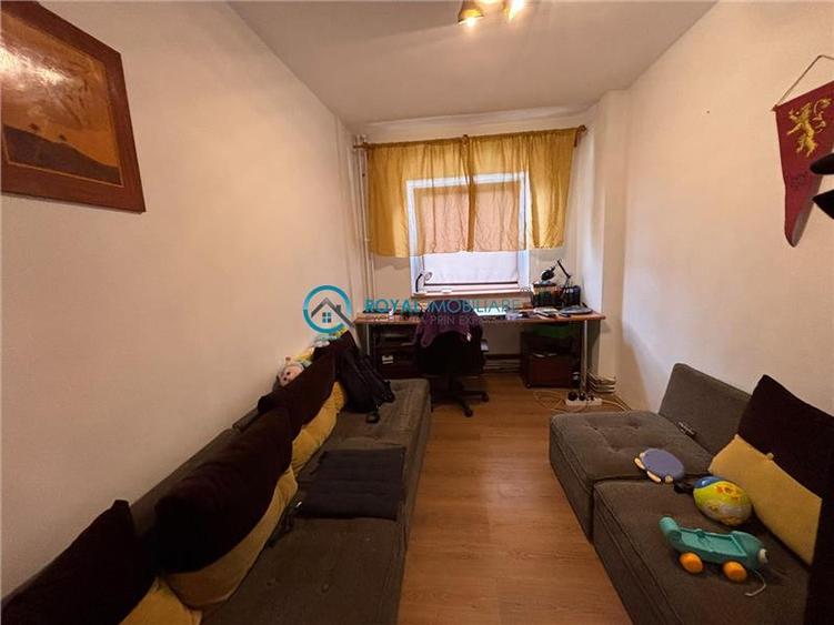 Apartament cu 4 camere decomandat, mobilat în Mărășești
