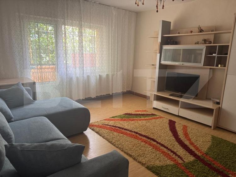 Apartament cu 3 camere decomandat, mobilat în Micro 16 — fotografia 3