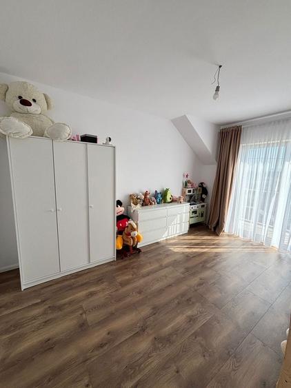 Apartament cu 4 camere decomandat, mobilat în Moșnița Nouă
