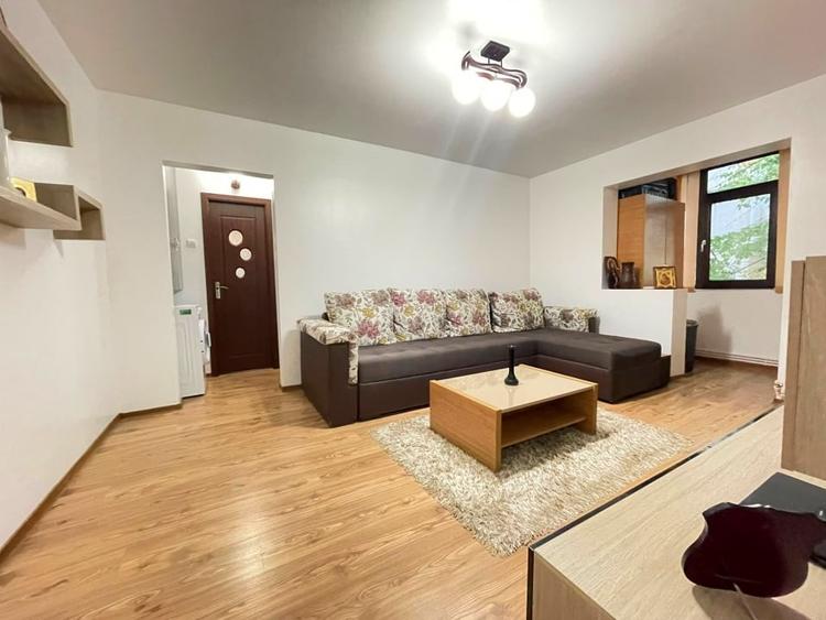 Apartament cu 2 camere semidecomandat, mobilat în Baza 3