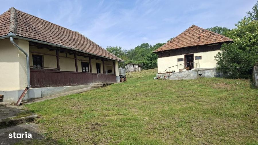 Casă cu 4 camere în Deleni