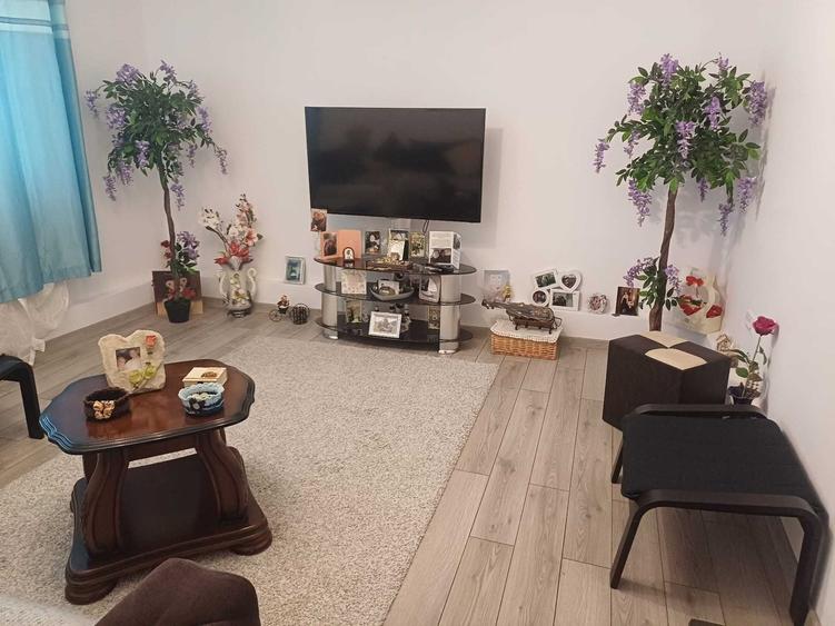 Apartament cu 3 camere decomandat în Săucești