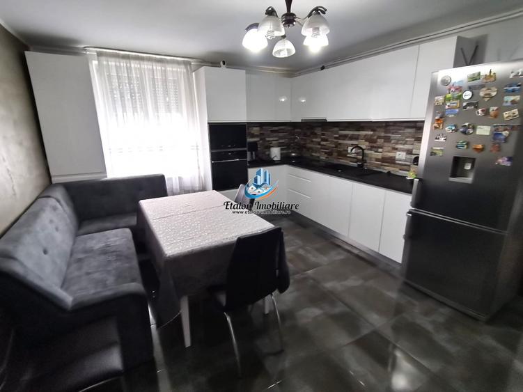 Apartament cu 3 camere decomandat în Precista