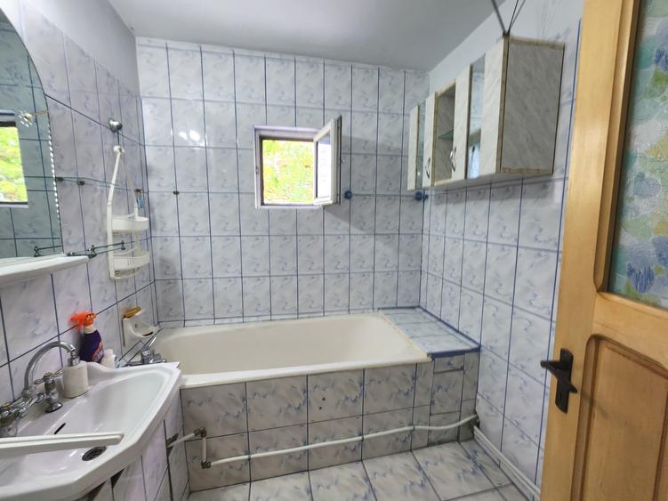 Apartament cu 2 camere decomandat, mobilat în Nicolina
