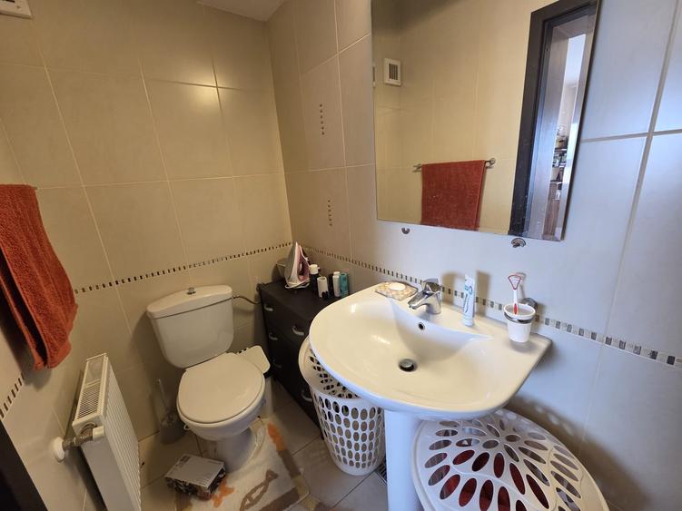 Apartament cu 3 camere decomandat în Ultimul leu
