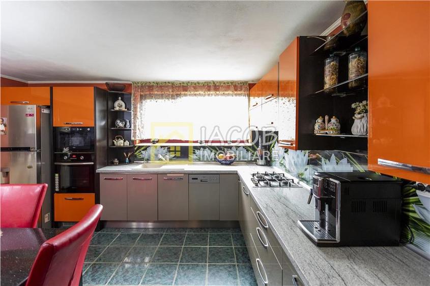 Casă individuală cu 5 camere cu Canalizare în Mărgineni