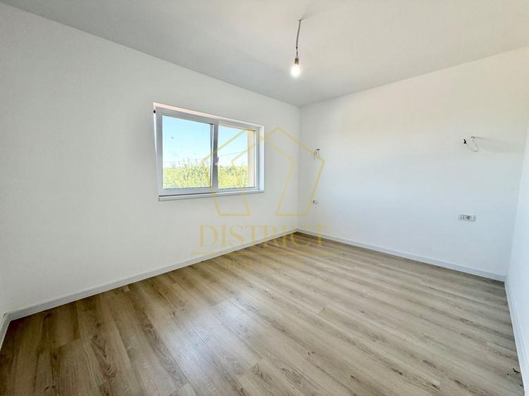 Duplex cu 5 camere cu Canalizare în Ghiroda