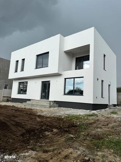 Casă cu 4 camere cu Teren 420 Mp în Central