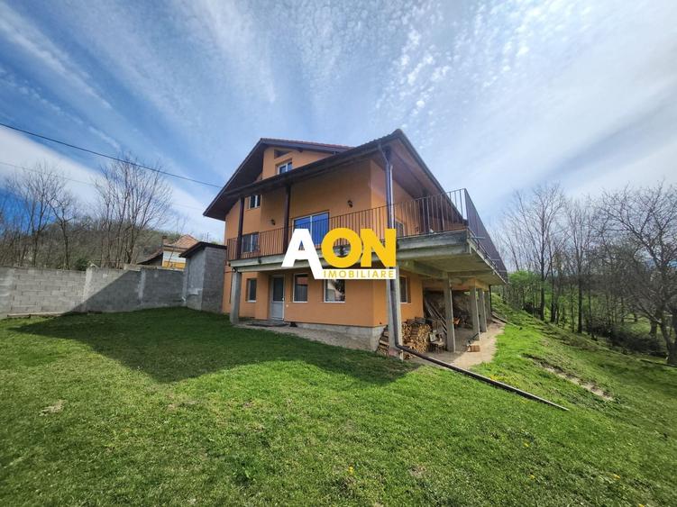 Casă individuală cu 6 camere cu Canalizare în Periferie