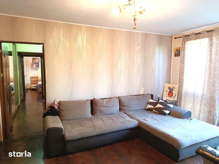 Apartament cu 3 camere semidecomandat în Titan