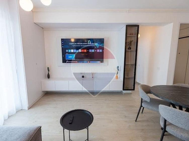 Apartament cu 2 camere decomandat, mobilat în Central