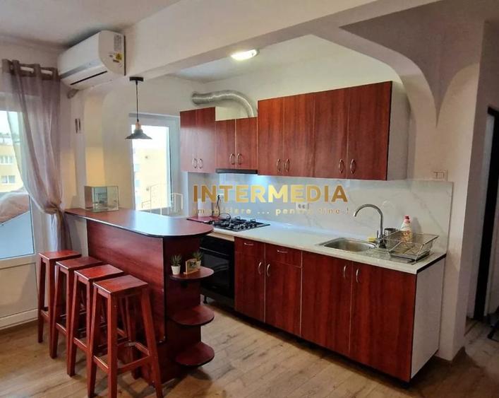 Inchiriez apartament CETATE - 3 camere plus living cu bucatarie - 1