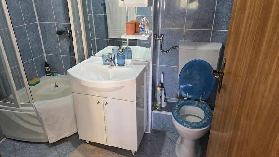 Apartament cu 3 camere decomandat în Dorobanți