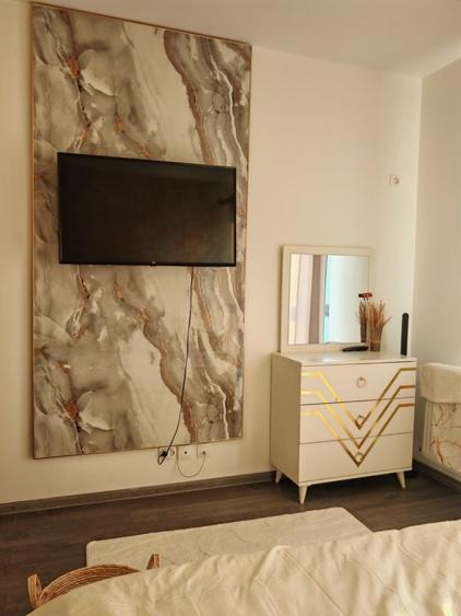 Apartament cu 2 camere decomandat în Runcu