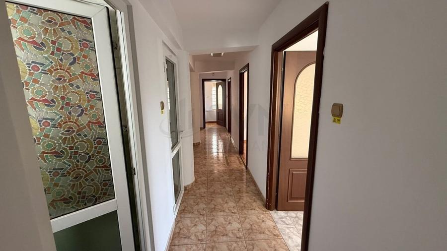 Casă individuală cu 10 camere cu Canalizare în Floreasca